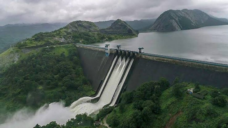 കേരളത്തിൽ മഴക്കെടുതി. മൂന്ന് ഡാമുകളുടെ ഷട്ടറുകൾ ഇടുക്കി ജില്ലയിൽ ഉയർത്തി